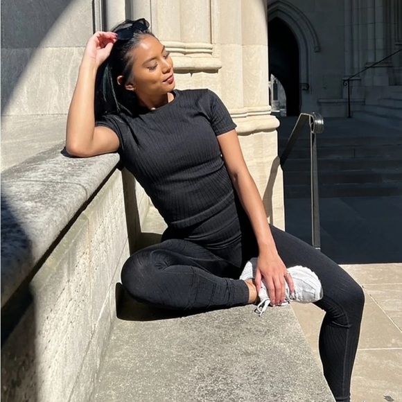 Fabletics Seamless Baby Tee black NWT size S - Picture 2 of 7